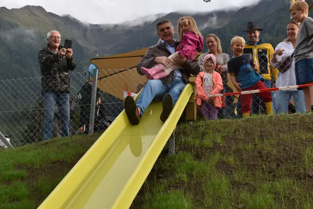 Natürlich musste auch Bgm. Gerhard Krug selbst die Anlage testen.