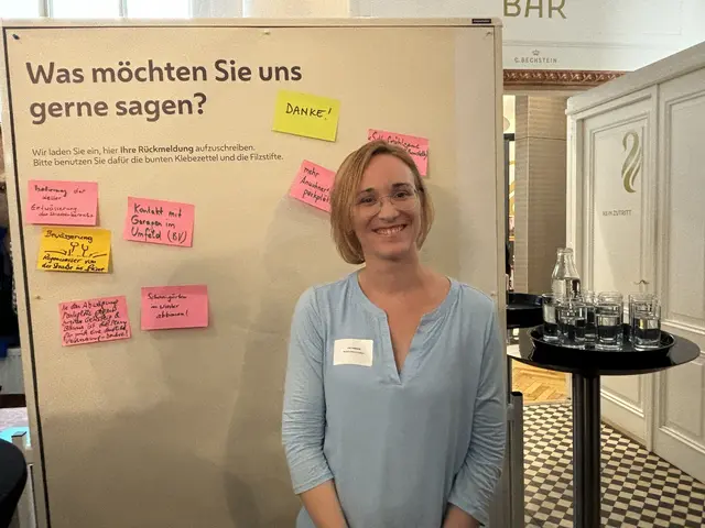 Bezirksvorsteherin Lea Halbwidl (SPÖ) war bei der Vorstellung der Pläne für die Mühlgasse vor Ort. | Foto: Nathanael Peterlini/MeinBezirk