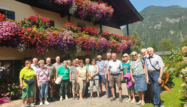 Nach dem Besuch der Messe und dem Mittagessen konnte das Blumenhaus der Pinzgauer Blumenkönigin bewundert werden.  | Foto: Alois Jax
