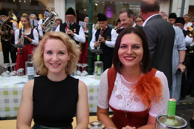 auch Bundesministerin Eva Maria Holzleitner kam zu Besuch, neben ihr Landtagspräsidentin Astrid Eisenkopf 
