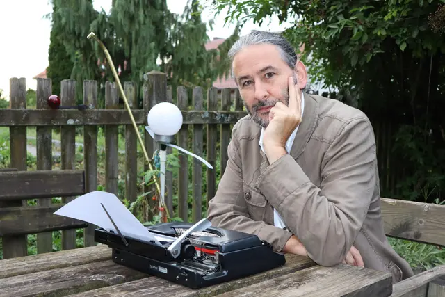 Gerald Eschenauer hat 2013 "BUCH13" gegründet. Jetzt verteilt er Kurzgeschichten per E-Mail. | Foto: Julia Jank