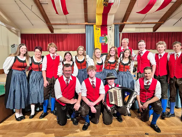 Derzeit besteht der älteste Plattlerverein Kärntens aus 35 aktiven Trachtlerinnen und Trachtlern. | Foto: Ankogler