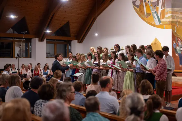 Salzburger Singwoche in Strobl im BifEP in Strobl 2024: Der Jugendchor unter der Leitung von Thomas Schneider ist jedes Jahr ein Highlight der Singwoche. | Foto: Albert Moser