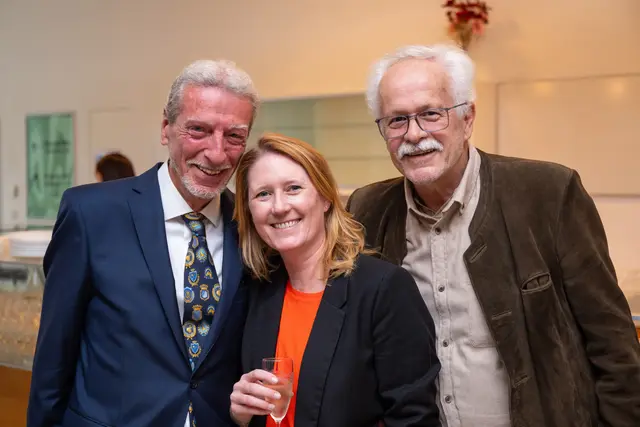 Präsident Dieter Schaffer im Bild mit Angelika Berrini (Präsidentin Chorverband Österreich) und Ferry Steibl (Vize-Präsident Chorverband Salzburg). | Foto: Albert Moser