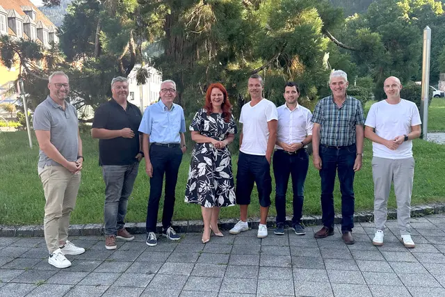 LRin Hagele mit den Bürgermeistern des Planungsverbandes Landeck und Umgebung. | Foto: Land Tirol