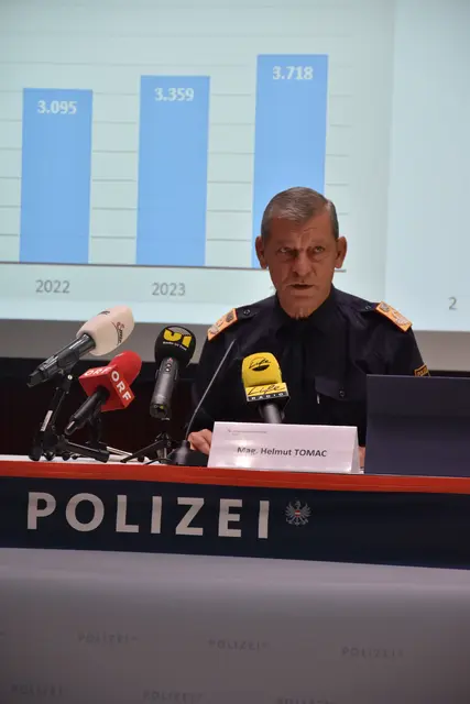 LPD Helmut Tomac kann auf den Ermittlungserfolg stolz sein.  | Foto: Haun