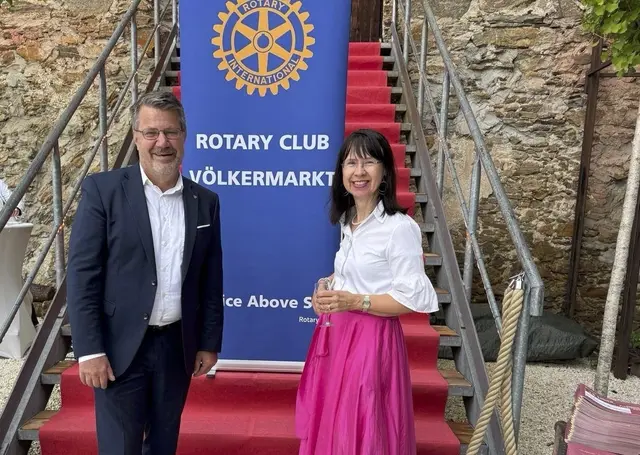 Präsident Thomas Zeloth und Assistant Governorin Gerlinde Murko-Modre beim Abend des Rotary Clubs Völkermarkt auf der Heunburg | Foto: RC Völkermarkt