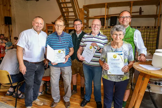 Ehrung NÖAAB (Bgm. Daniel Mayerhofer, Friedrich Prand, LAbg. Franz Linsbauer, RegR Wilfried Kargl, Traude Novotny, Vzbgm. Karl Dietrich-Sprung). | Foto: Doris Mayerhofer