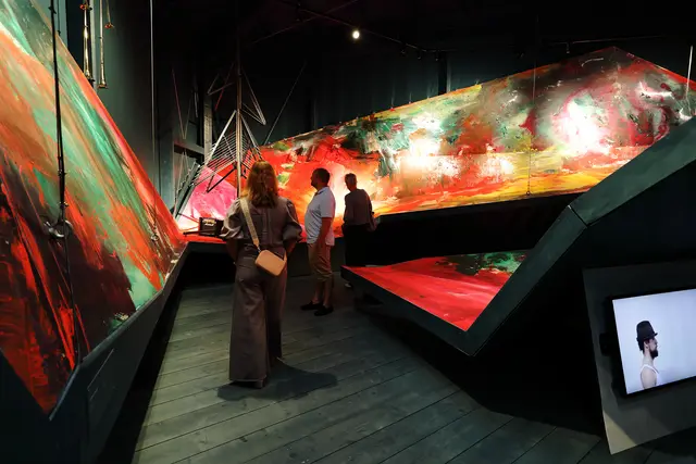 Zahlreiche Gäste folgten der Einladung der Stadt Leoben, des Landes Steiermark und des Universalmuseums Joanneum und besuchten die Eröffnung des Steiermark-Pavillons in Leoben. | Foto: Universalmuseum Joanneum/J.J.Kucek