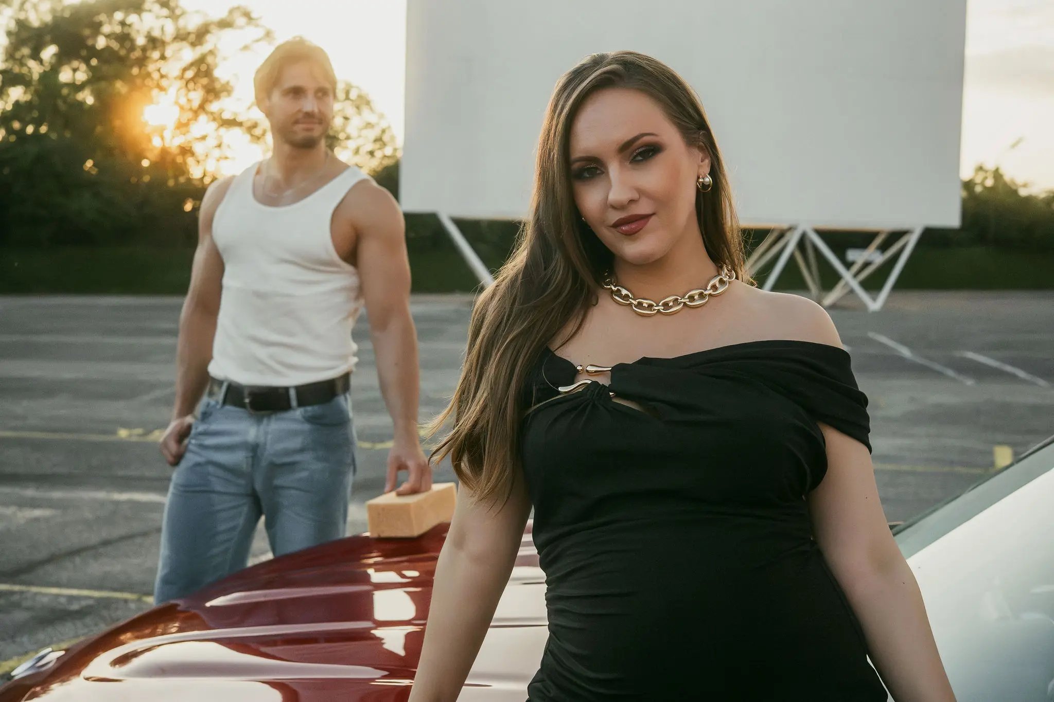 Mister-Vienna-zeigt-st-hlerne-Muskeln-in-neuem-Musikvideo