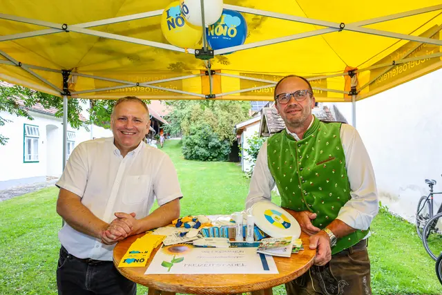 Bgm. und Gemeindeparteiobmann Daniel Mayerhofer und VzBgm. Karl Dietrich-Sprung begrüßten die Gäste | Foto: Doris Mayerhofer