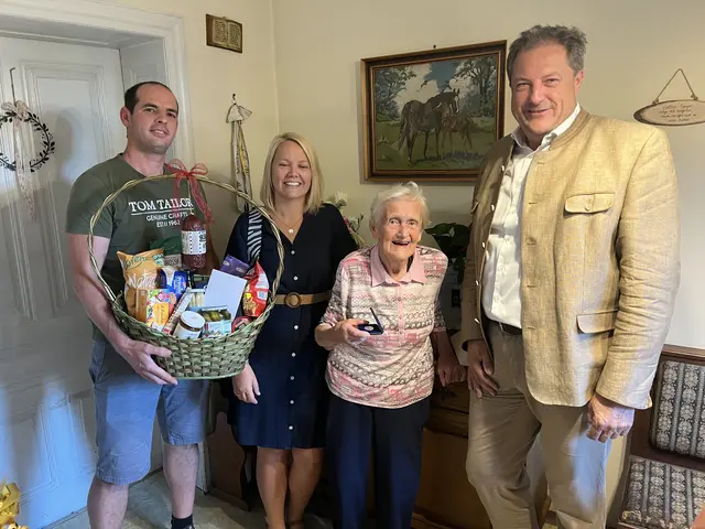 Enkerl der Jubilarin und Bauerbund-Obmann-Stv. Markus Kiener, Kassiererin Maria Dam-Schrattenholzer, Jubilarin Maria Kiener, Bauernbund-Obmann Norbert Fischer. | Foto:  Bauernbund Absdorf