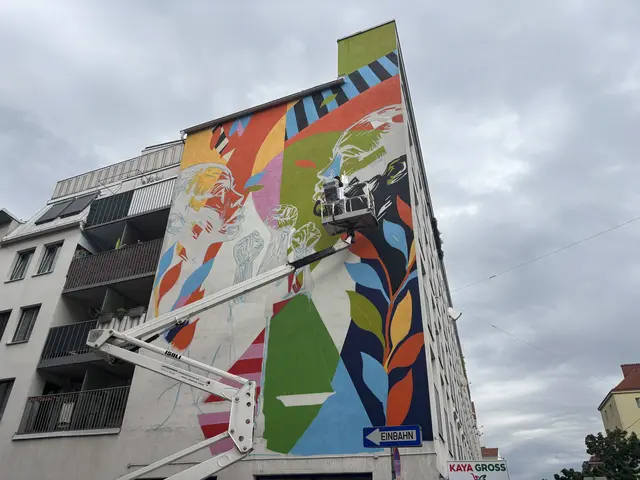 Aktuell kann man den Künstlern, die für Calle Libre malen und sprayen, bei der Arbeit zusehen. So wie hier in der Arndtstraße 42. | Foto: Michael Marbacher/ MeinBezirk