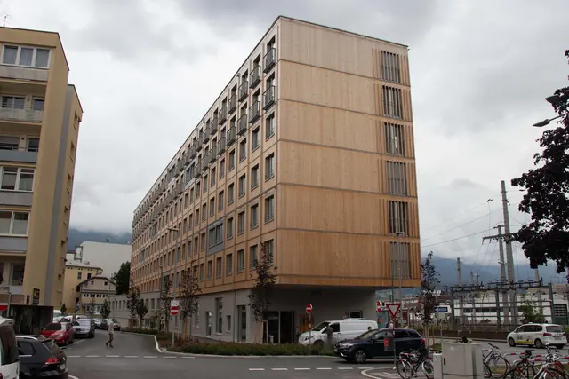 Das neue OeAD-Gebäude in Wilten besticht durch die ökologische Holz-Beton-Hybridbauweise.  | Foto: © D. Jäger