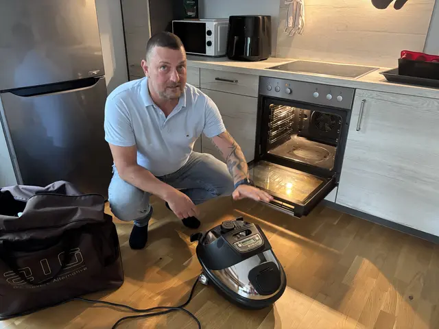 Alex Koch überzeugt sich von der Aufgabe, die ihm bevorsteht.  | Foto: MeinBezirk