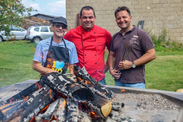 Das Grillteam mit GR Hannes Messmann, Fritz Hutecek, und GfGR Ernst Andre. | Foto: Doris Mayerhofer
