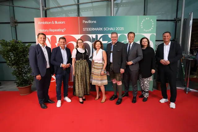 Feierliche Eröffnung des Steiermark-Pavillons in Leoben (v. l.): Wissenschaftlicher Geschäftsführer Marko Mele, Bürgermeister der Stadt Leoben Kurt Wallner, die beiden Vizerektorinnen der Montanuniversität Leoben Manuela Raith und Christina Holweg, Landwirtschaftskammer-Präsident Andreas Steinegger, Kulturlandesrat Karlheinz Kornhäusl, Landesrätin Claudia Holzer und kaufmännischer Geschäftsführer Josef Schrammel. | Foto: Universalmuseum Joanneum/J.J.Kucek