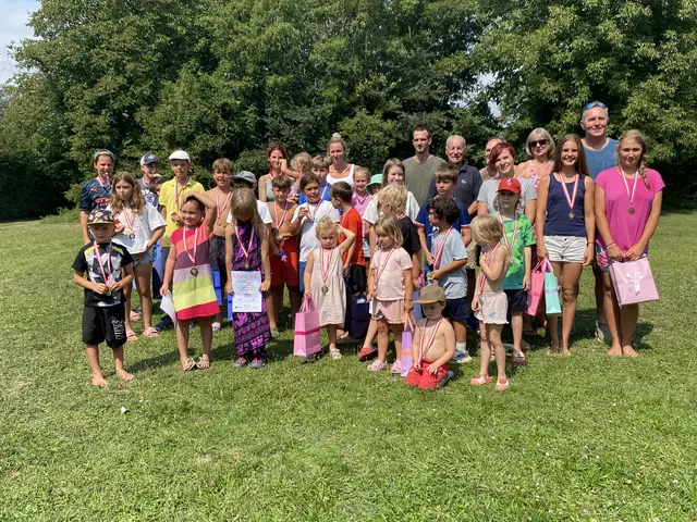 Die jungen Teilnehmerinnen und Teilnehmer beim Kinder-Tennis in Langenlebarn. | Foto: Pfaffl