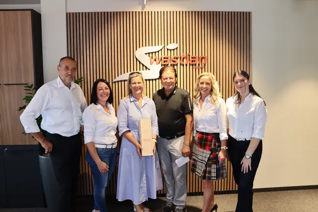 Auch Elke Basler und Willi Koch gratulierten Inhaberin Alexandra Hackl zum neuen Büro in Spittal. | Foto: MeinBezirk