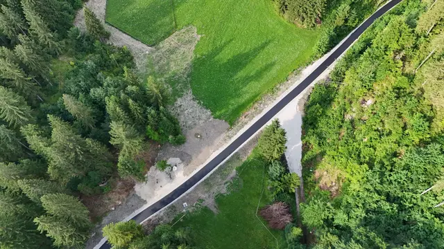 Der Rad- und Wanderweg zwischen Pflach und Musau wurde erneuert und asphaltiert. | Foto: Manuel Senn