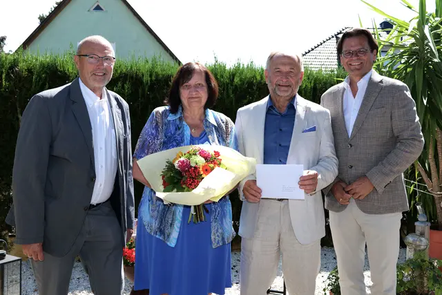 GR Michael Vogler, Melitta und Heinz Kunesch, Bürgermeister Bernhard Heinl | Foto: Marktgemeinde Michelhausen