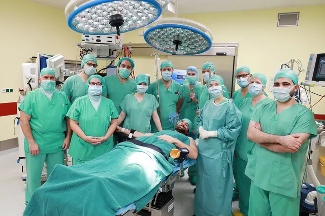 Praxisnah und zukunftsorientiert: Dr. Stefan Sattler (3.v.r.), Lehrveranstaltungsleiter von ZOPAS, mit Studierenden im Skills Lab des Universitätsklinikums Tulln.
 | Foto: Universitätsklinikum Tulln