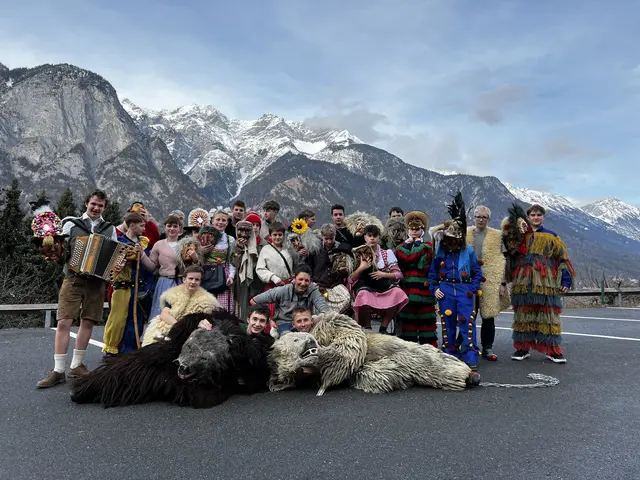 Der neue Verein "Die Völser Dorfbuam" zeigt, dass Kultur auch der Jugend am Herzen liegt.  | Foto: Völser Dorfbuam
