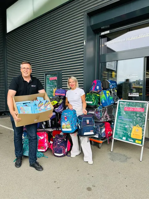Am Bild: 
Michael Griesser (Büro Handel GmbH) und Mag. Susanne Hager (Vorsitzende Lobby für Kinder) | Foto: Lobby für Kinder