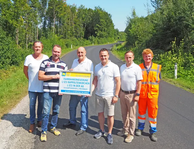 Horst Kronawetter (Leiter der Straßenmeisterei Atzenbrugg), Josef Rothensteiner (Bgm. von Pressbaum), Gerald Höchtel (Bgm. von Sieghartskirchen), LAbg. Andreas Bors (i.V. LH-Stv. Udo Landbauer), DI Harald Kaufmann (Leiter der NÖ Straßenbauabteiung Tulln), Andreas Figl (Straßenmeisterei Atzenbrugg) | Foto: NÖ Straßendienst