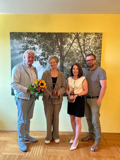 Bezirksstellenobmann Alfred Babinsky, Preisträgerin Susanne Berger, FIW-Bezirksvorsitzende Bettina Heinzl und Bezirksstellenleiter Julius Gelles | Foto: Mattea Berger