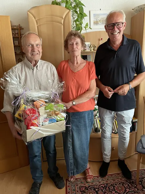 Ehegatte Karl Schwaiger, Jubilarin und Vizebürgermeister Leopold Weinlinger | Foto: Marktgemeinde Absdorf