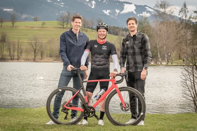 Vlnr.: Julian Eberhard (einer der Radguides), Hans-Peter Kreidel (Veranstalter RUSHdieSERIE) &amp; Marco Pointner (GF Saalfelden Leogang Touristik GmbH). | Foto: RUSHdieSERIE
