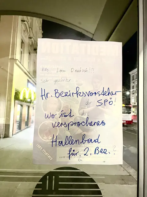 Ein Zettel mit dem Wunsch nach einem Hallenbad im 2. Bezirk. | Foto: Marlene Graupner/MeinBezirk