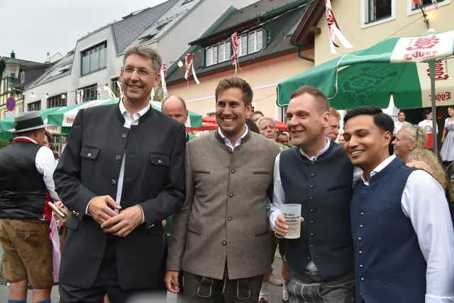 ÖVP-Landesparteichef Markus Figl und Staatssekretär Alexander Pröll waren ebenfalls unter den Feiernden. | Foto: Barbara Schuster/MeinBezirk