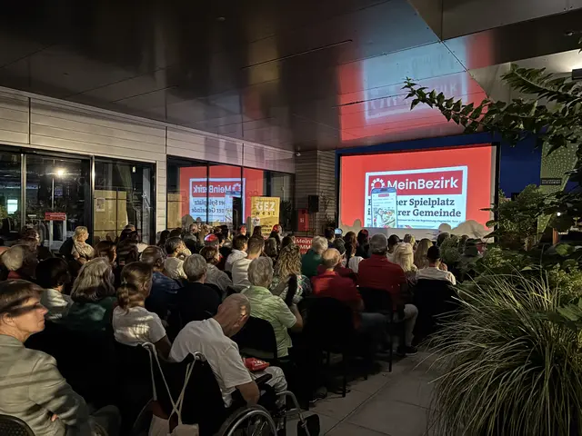 Im GEZ west wurde vor dem Modehaus Roth unter Dach das Sommerkino veranstaltet. | Foto: MeinBezirk/Engelmann