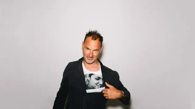 Der Kabarettist Christian Dolezal kommt in den Ehrbar Saal – zum Jubiläum der Nachbarschaftszentren. | Foto: Ingo Pertramer