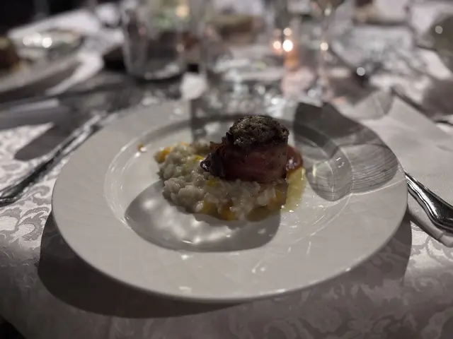 Schweinefilet im Speckmantel mit Kürbiskernkruste auf Kürbisrisotto | Foto: Elisabeth Korbe