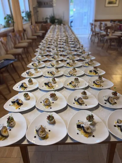 Mmmmh: Eine erlesene Speisenabfolge für das achtgängige Menü. | Foto: Elisabeth Korbe