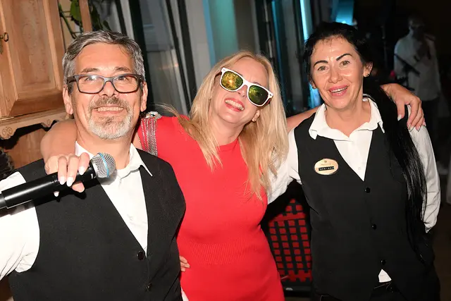 Man sieht, wie gut die Band "Die Tiger" mit dem Personal des Vital Hotel Marienhof harmoniert | Foto: Josef Bodner