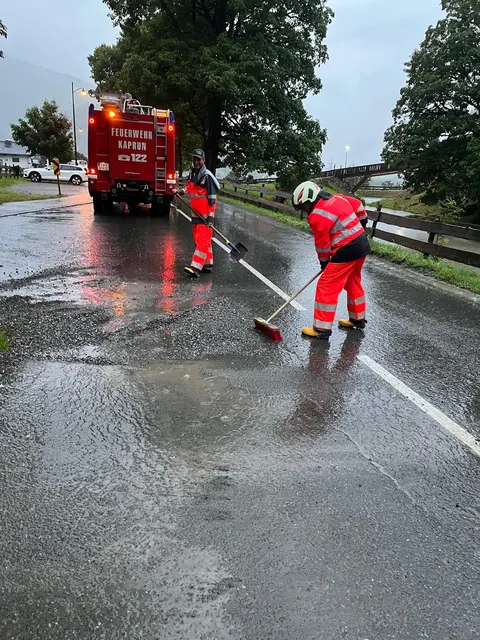 Auch die Feuerwehr Kaprun war gestern Abend im Einsatz. | Foto: Feuerwehr Kaprun