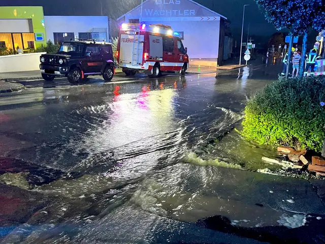 Der Starkregen überflutet Straßen und Keller. | Foto: Freiwillige Feuerwehr Neusiedl am See