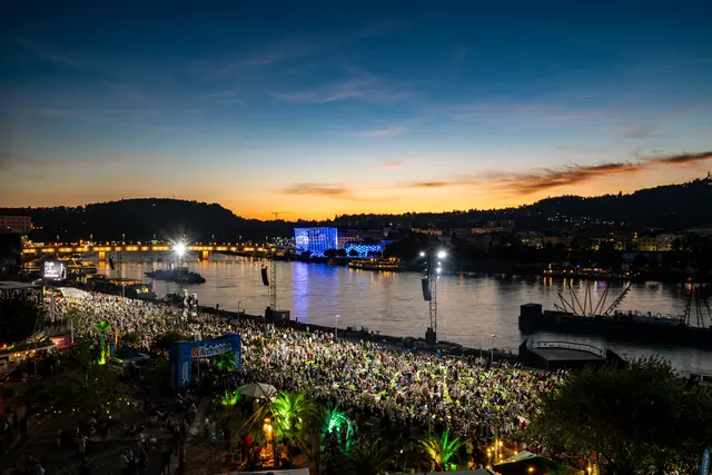 Die Klangwolke lockt jährlich rund 100.000 Menschen in den Linzer Donaupark. Heuer findet sie am 6. September um 20.30 Uhr statt. | Foto: Fotokerschi.at/Kerschbaummayr
