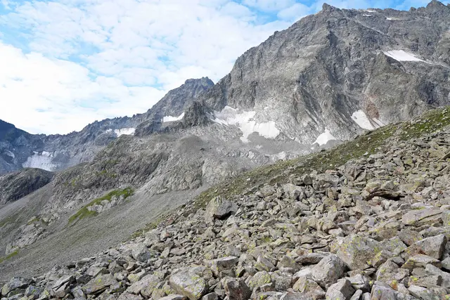 Im Jahr 2024 gab es in Tirol so viele Alpintote wie seit 10 Jahren nicht mehr. Das Land Tirol und die Alpinpolizei appelliert an Wandernde, sich an bestimmte Verhaltensregeln zu halten, um die Sicherheit in den Bergen zu erhöhen. | Foto: Land Tirol/Hörmann