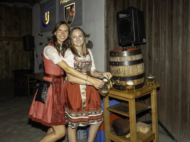 Fesche Mädls in Tracht gab es beim Hoffest der Landjugend Altenburg. | Foto: Mario Hofmann