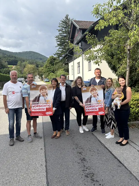 Andreas Klos, Thomas Schweiger, Romina Wais BEd, Albert Pitterle, Lydia Pitterle, Bernhard Heindl, Daniela Pfeffer und Melanie Grindel (v.l.) | Foto: SPÖ Hainfeld