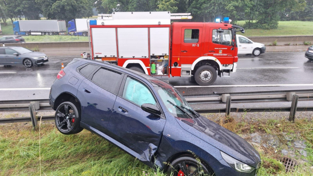 Schwerer Verkehrsunfall auf der A1 bei Böheimkirchen: Mehrere Verletzte, darunter drei Kinder . | Foto: DOKU-NÖ