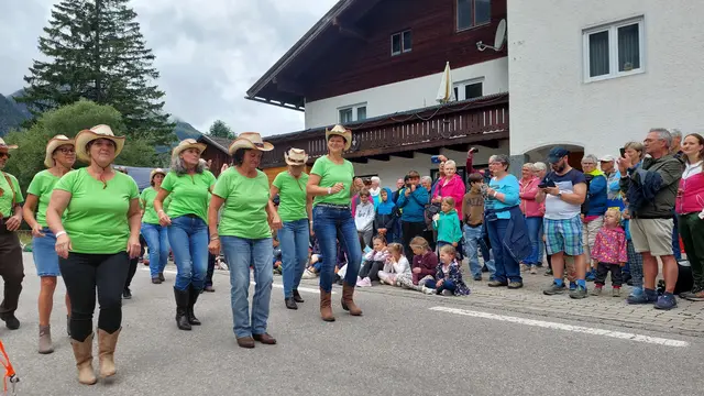Auftritt der Lechtler Line Dancer.