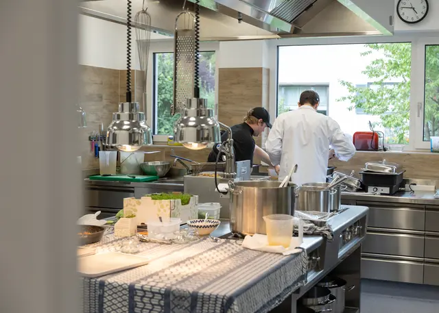 Die Küche ist natürlich das Herzstück.  | Foto: Nina Hladil von nhpictures