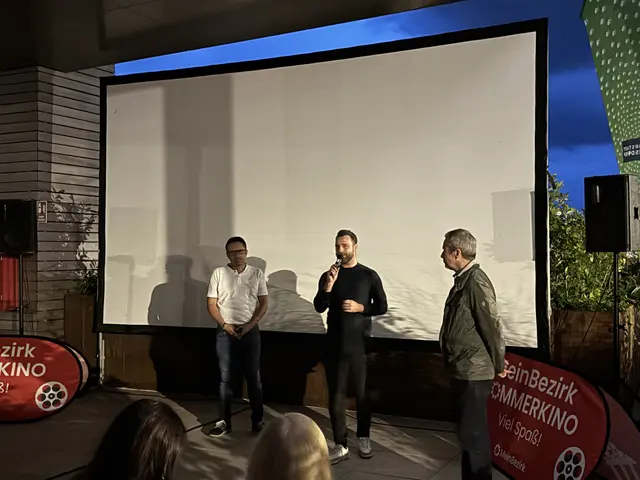 Helmut Riedl, GF von MeinBezirk Weiz, Thomas Raser vom GEZ west und Kulturreferent Karl Bauer von der Stadtgemeinde Gleisdorf begrüßten die Gäste. | Foto: MeinBezirk/Engelmann