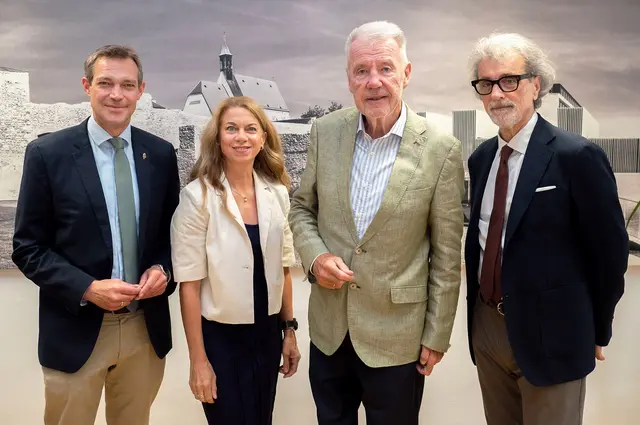 Bildungsstadtrat Philipp Gruber, die neue Musikschuldirektorin Cordula Schröck, Bürgermeister Klaus Schneeberger und Stadtmusikdirektor Raoul Herget. | Foto: Stadt WRN/Maurer
